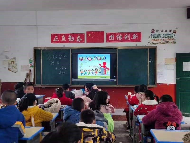 洞口县茶场学校：加强低温天气安全防范教育