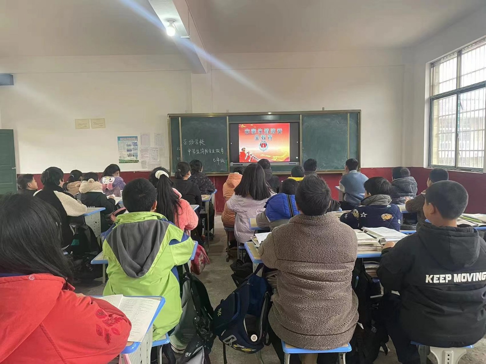 洞口县茶场学校：加强低温天气安全防范教育