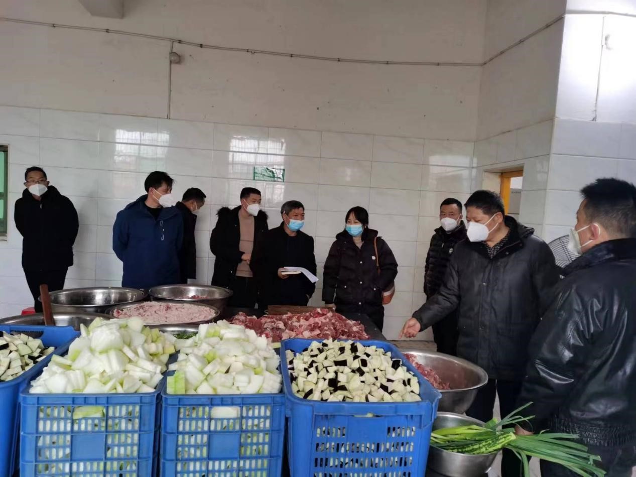 护航学生“舌尖上的安全”