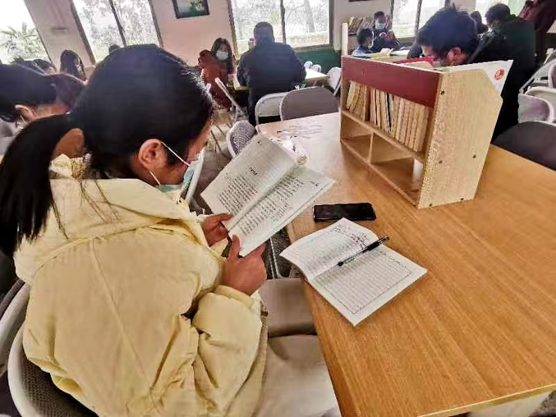 书香浸润校园   阅读滋养生命