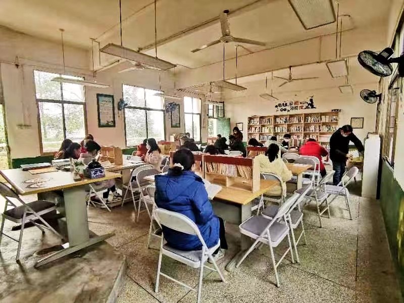 书香浸润校园   阅读滋养生命