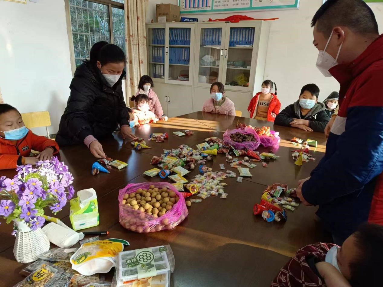 “情暖留守心  有我伴你行”