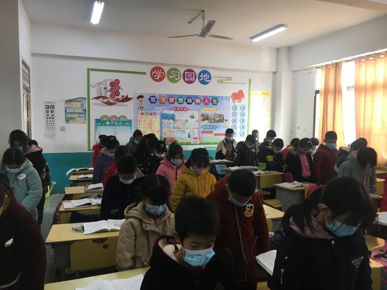 蔡桥乡中心完小举行南京大屠杀死难者国家公祭日班会活动