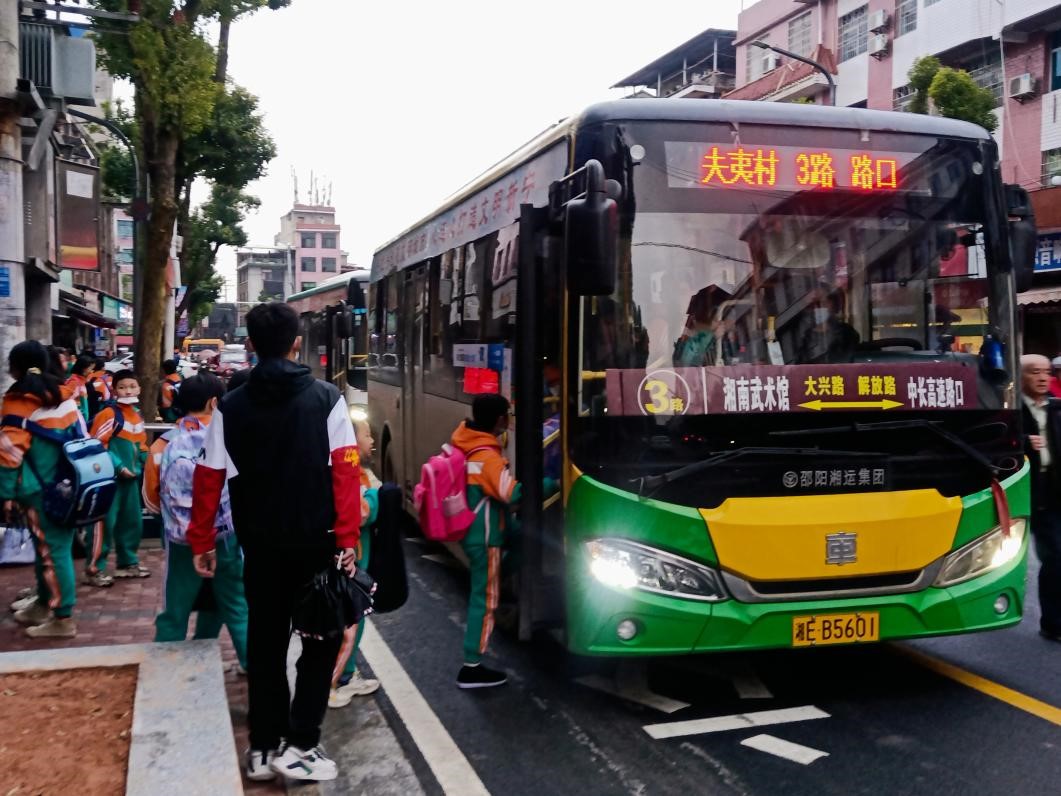 新宁县解放小学、抓养成教育 创文明新风