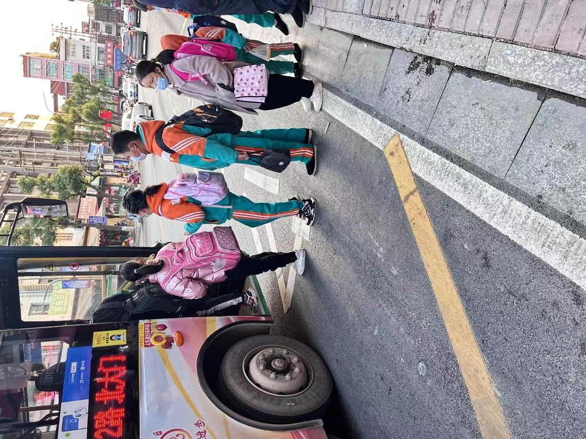 新宁县解放小学、抓养成教育 创文明新风