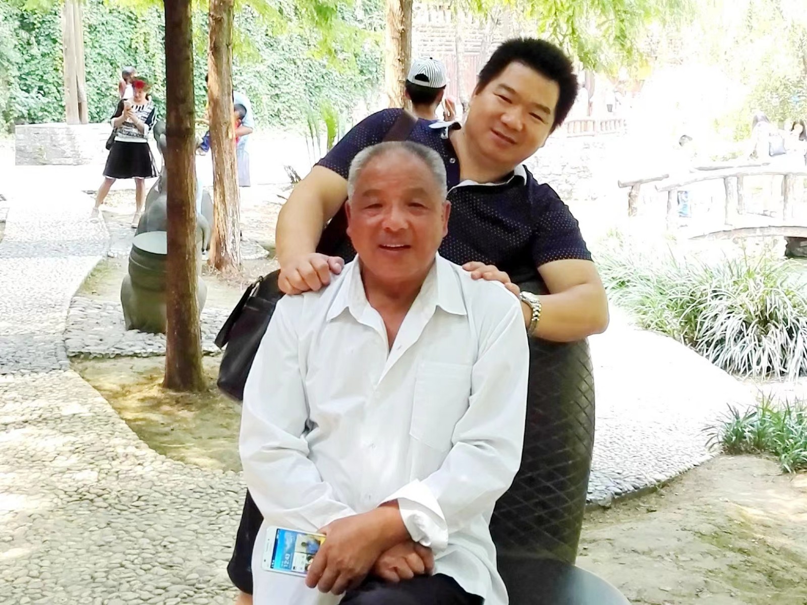 潜心执教三十载  丹心无悔谱华章