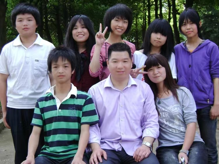 潜心执教三十载  丹心无悔谱华章