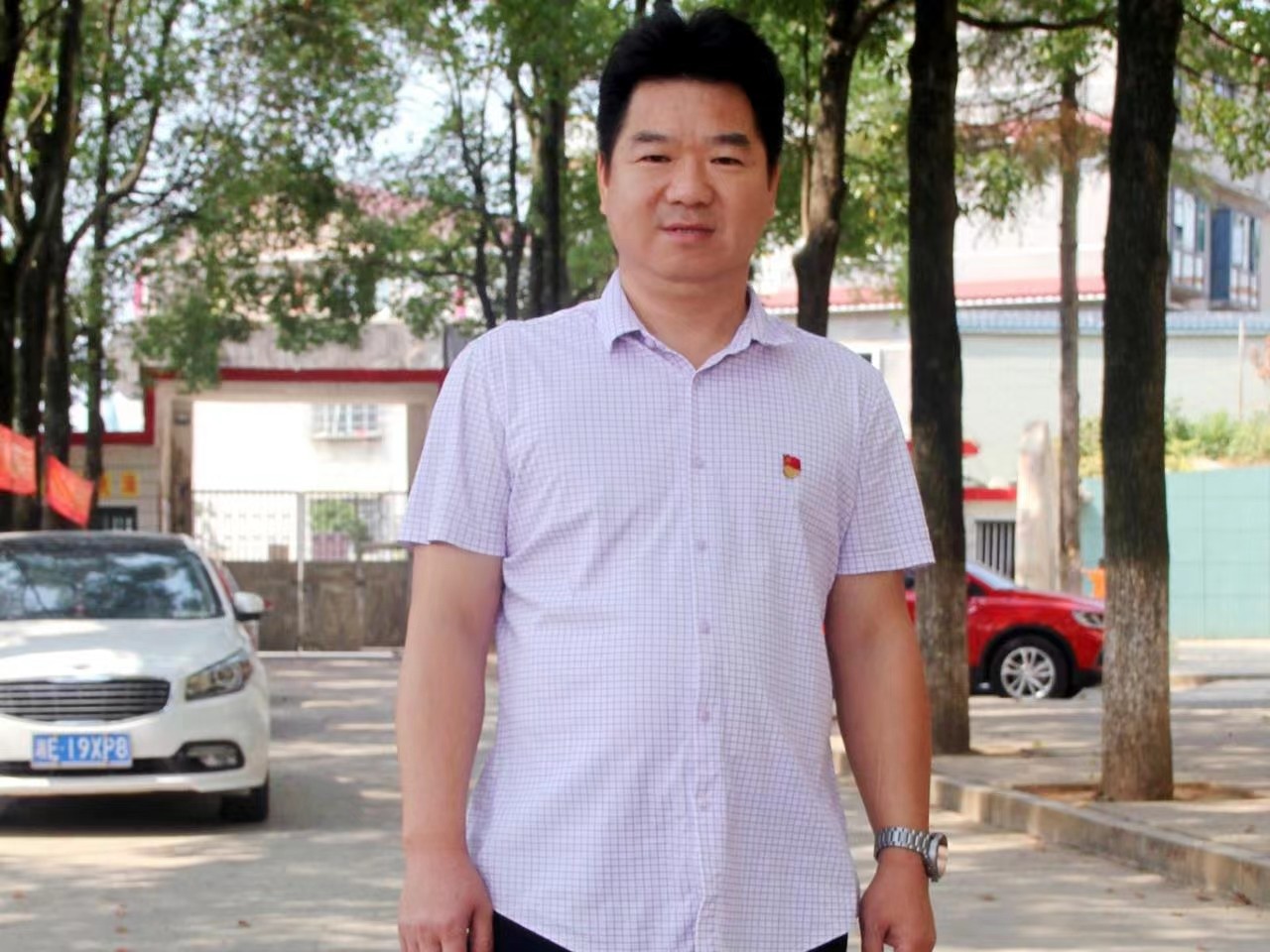 潜心执教三十载  丹心无悔谱华章