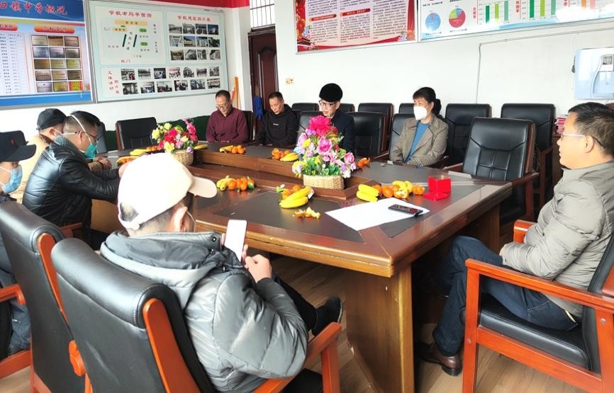 塘渡口中学工会举行“春风行动送温暖”活动