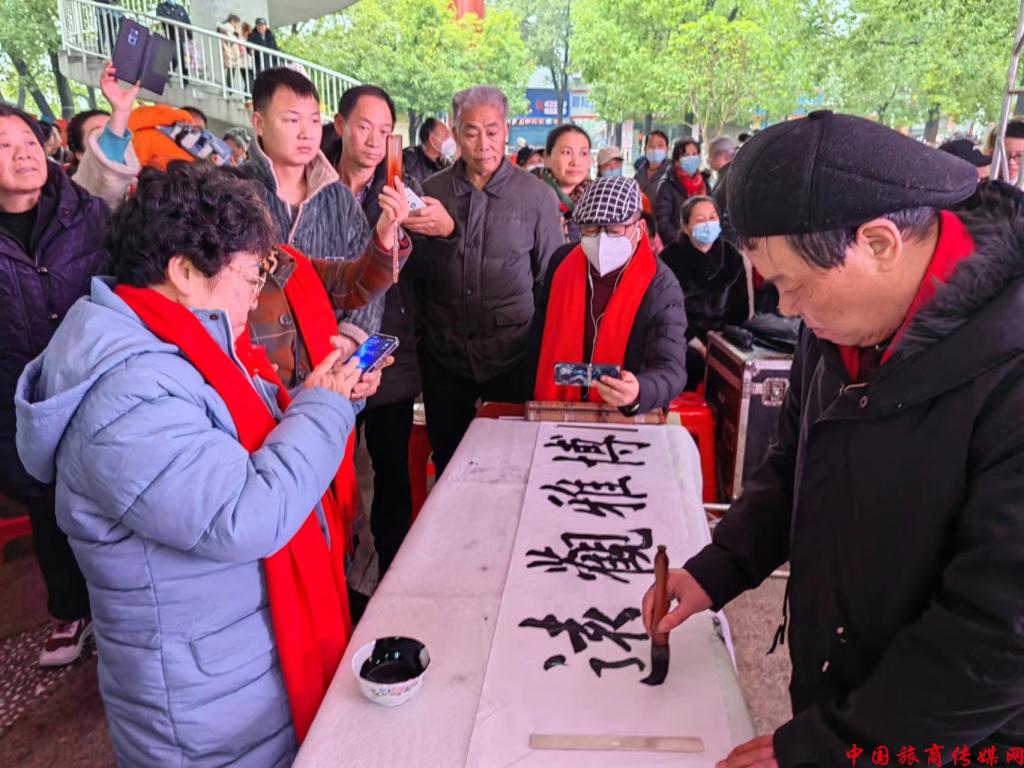 湖南邵阳：寻年味 赏民俗 “喜兔”闹元宵