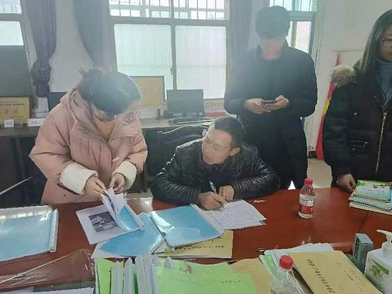 塘田市镇中心学校检查开学工作