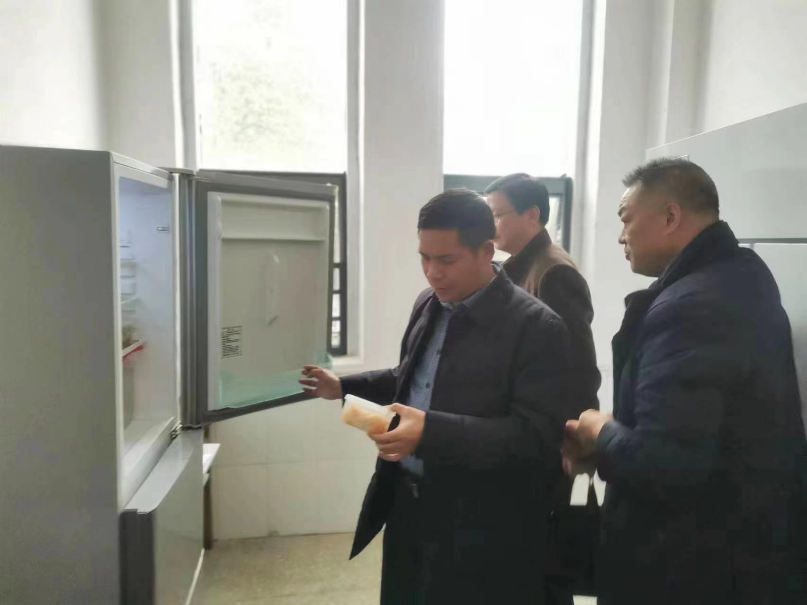 姜佳良到蔡桥乡中学检查有关食品安全“两个责任”机制落实情况