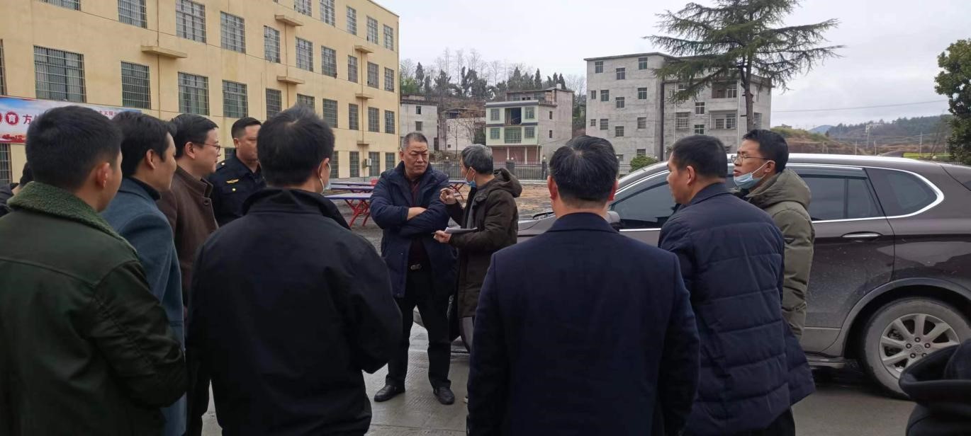 邵阳县姜副县长莅临蔡桥乡中心完小  指导和检查有关食品安全两“机制”落实情况