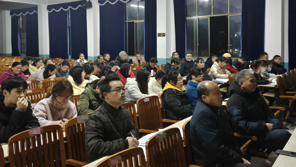 金称市镇中学：你我携手，阳光护蕾