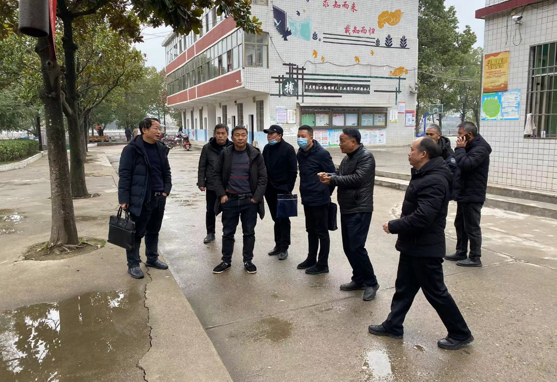 邵阳县教育局心系金称市镇中学开学工作