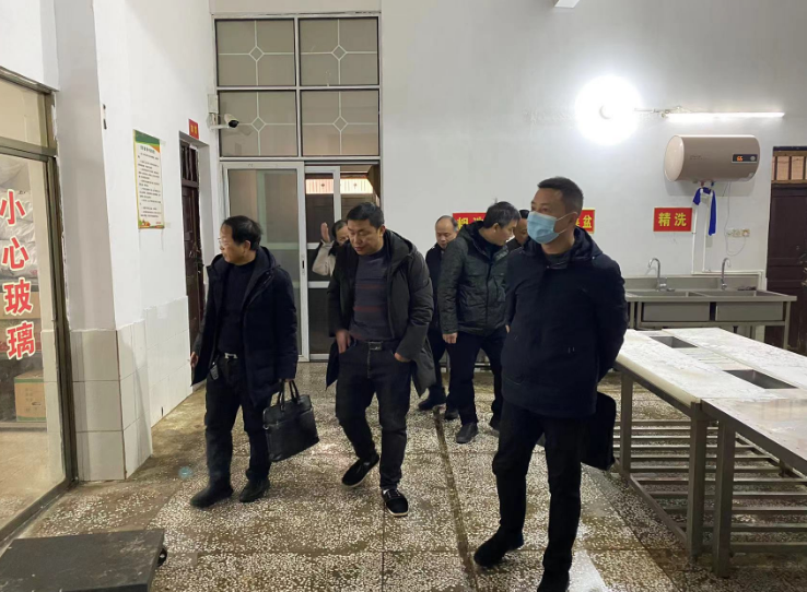 邵阳县教育局心系金称市镇中学开学工作