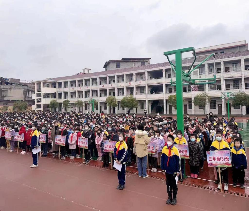 为幼小学子保驾护航 让花朵绽放璀璨光芒