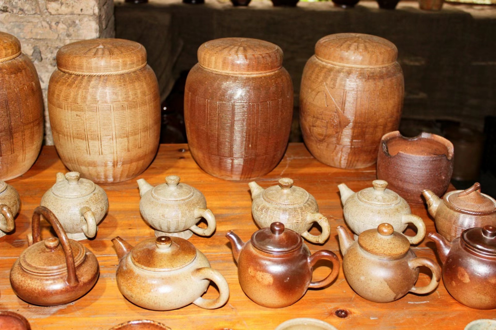 “湘西记忆”系列是辰溪土陶非遗基地销售最为火爆的产品