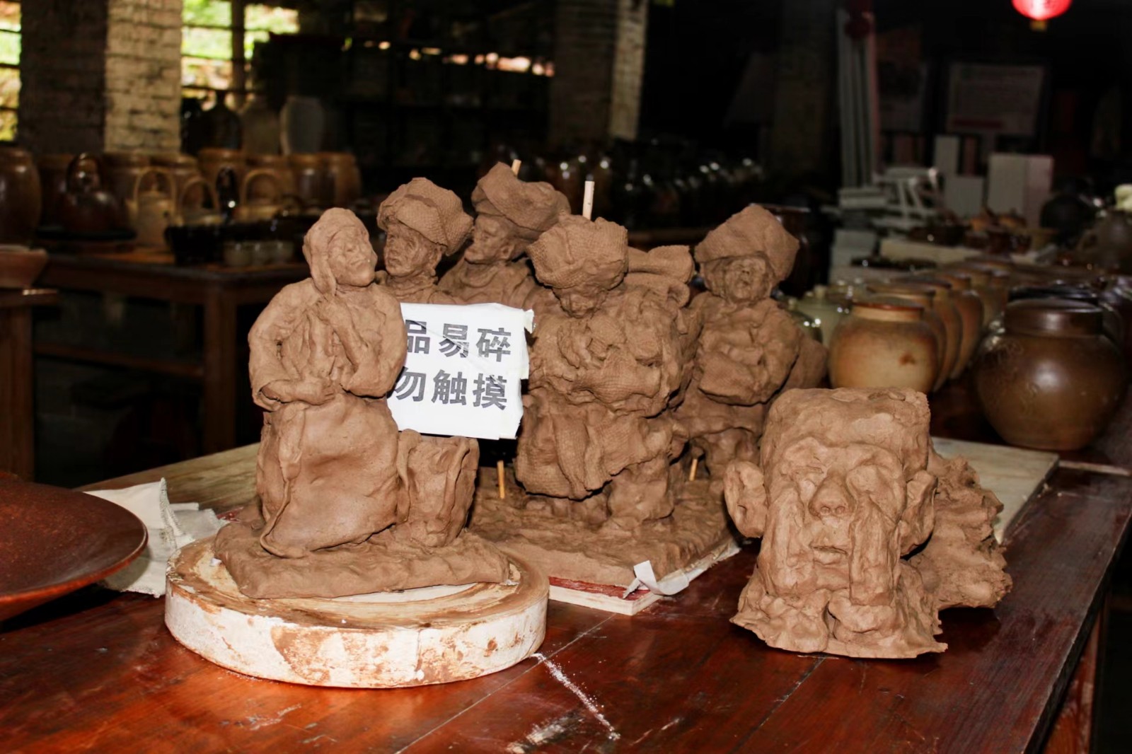 “湘西记忆”系列是辰溪土陶非遗基地销售最为火爆的产品