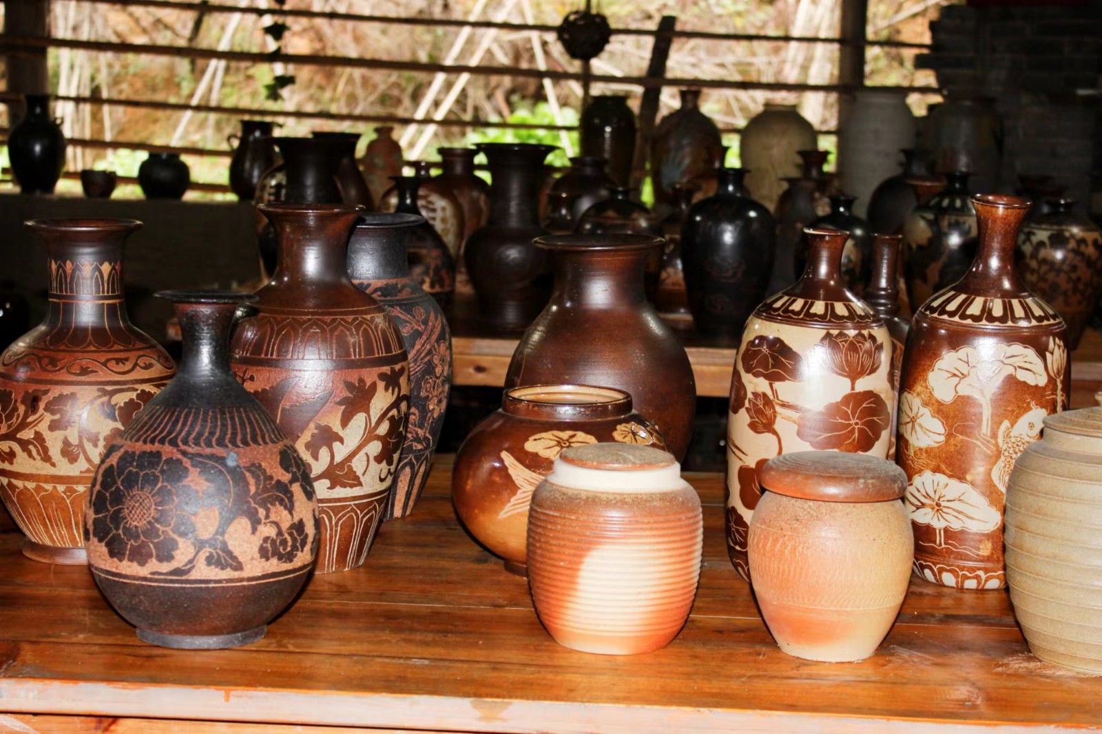 “湘西记忆”系列是辰溪土陶非遗基地销售最为火爆的产品