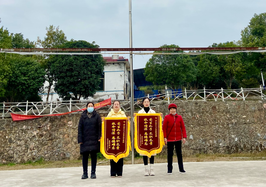 家访救三命，尽职显担当