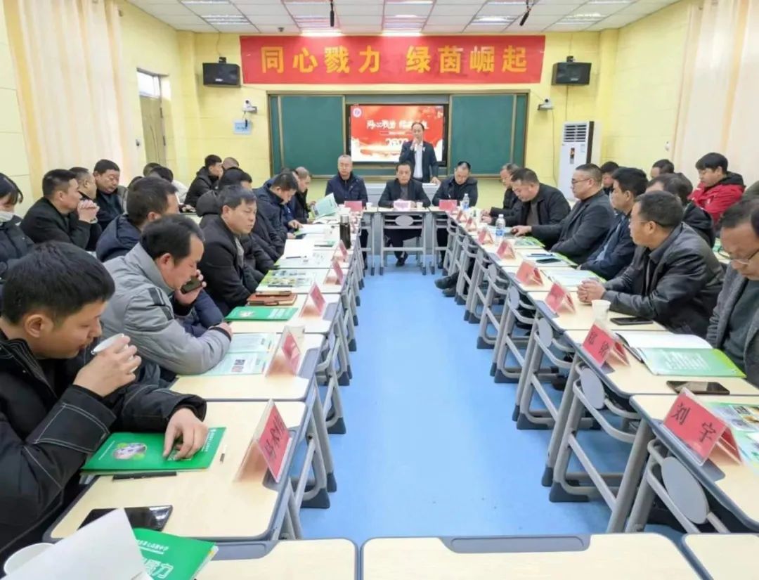 邵阳县首届中小学校园足球文化交流活动在七中顺利举行