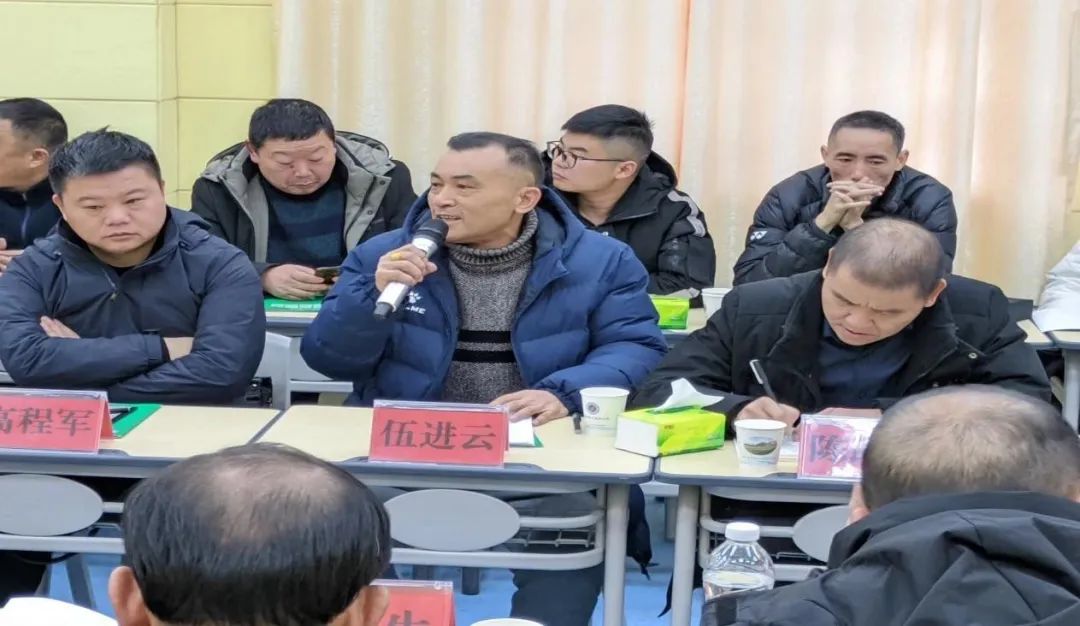 邵阳县首届中小学校园足球文化交流活动在七中顺利举行