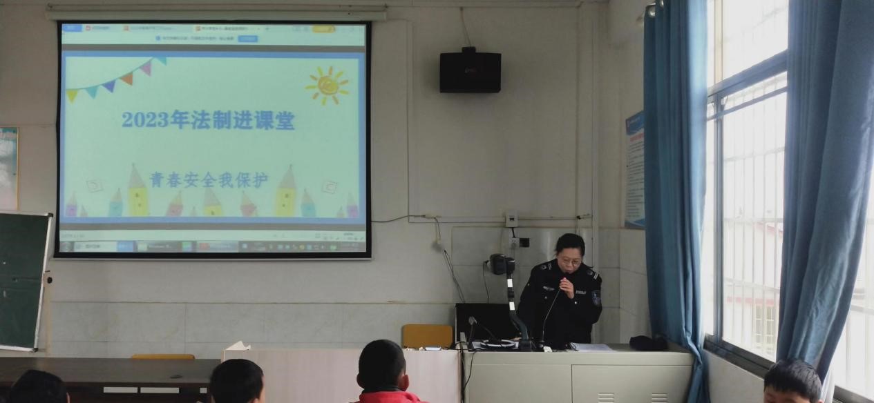 九公桥镇中心完全小学法制教育进课堂