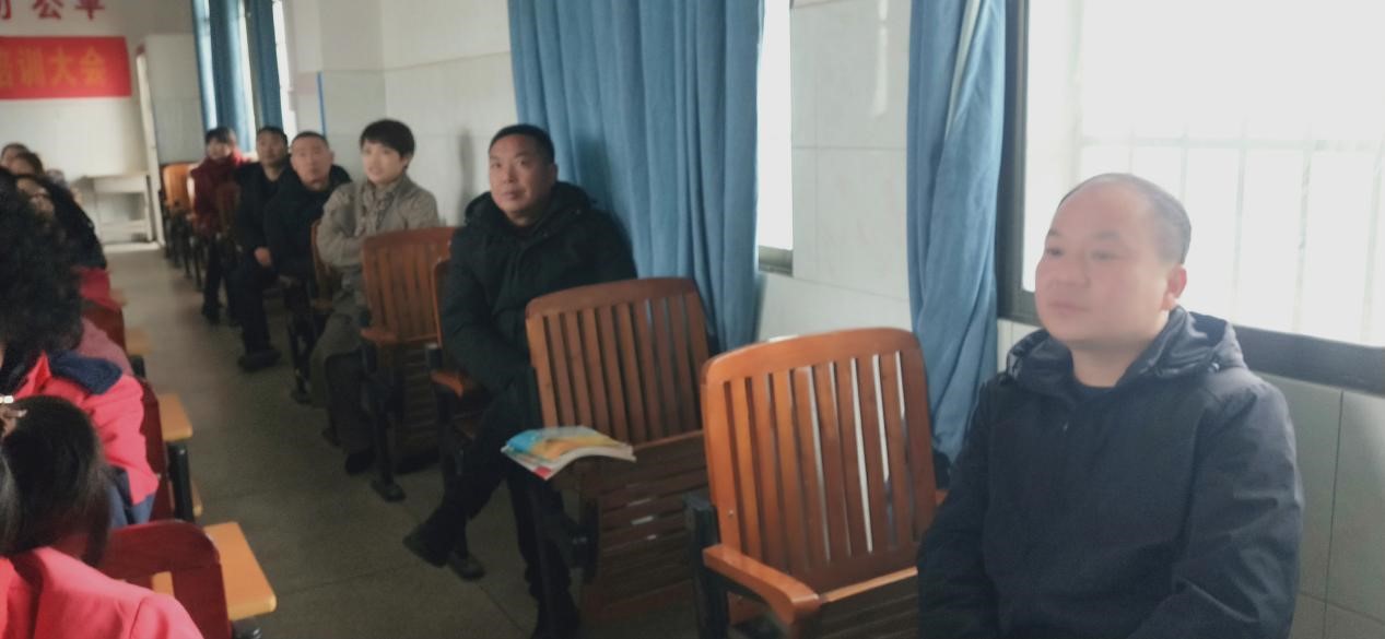 九公桥镇中心完全小学法制教育进课堂