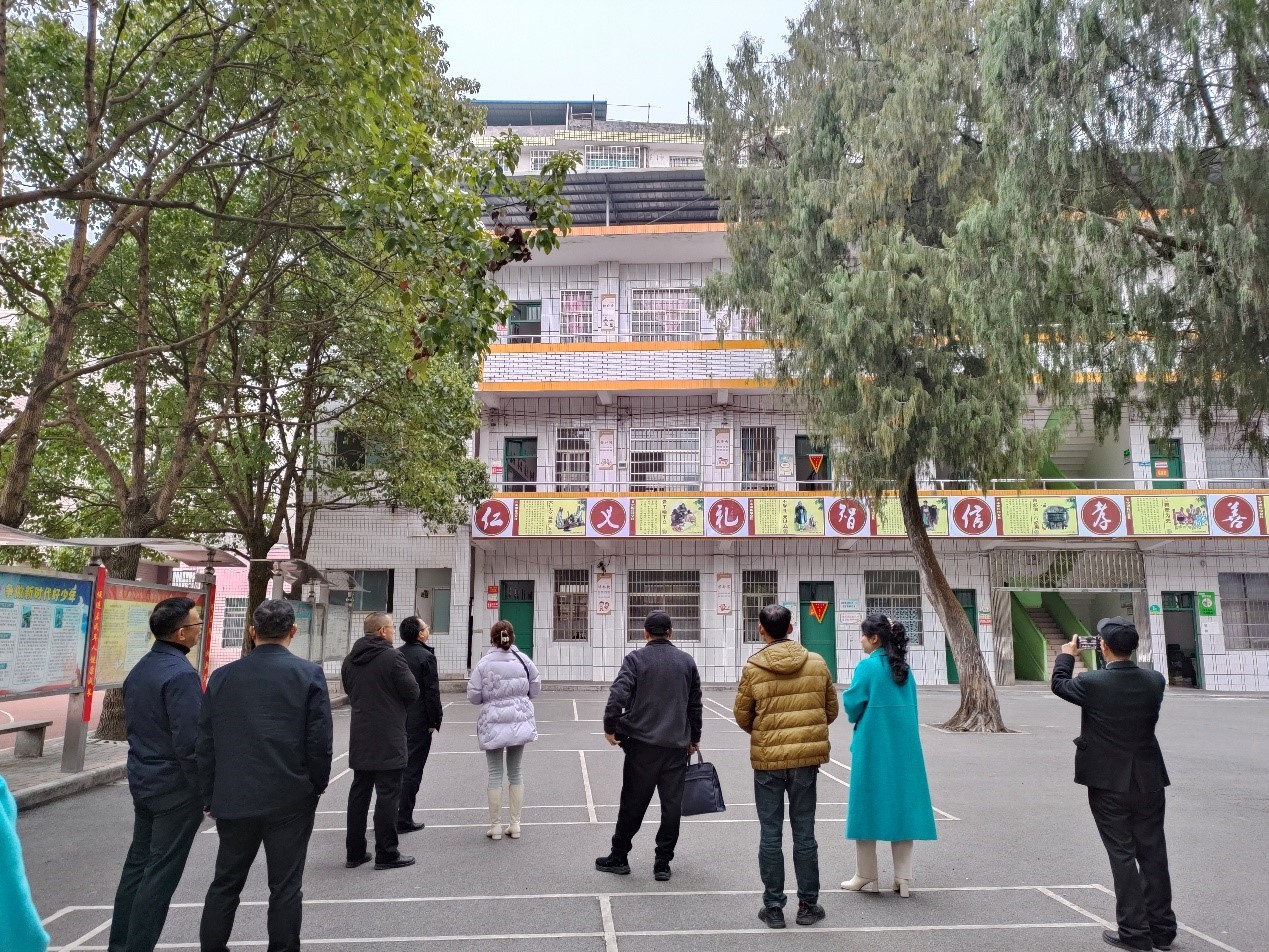 省教育厅领导至新宁县解放小学视察 经典阅读活动的开展情况