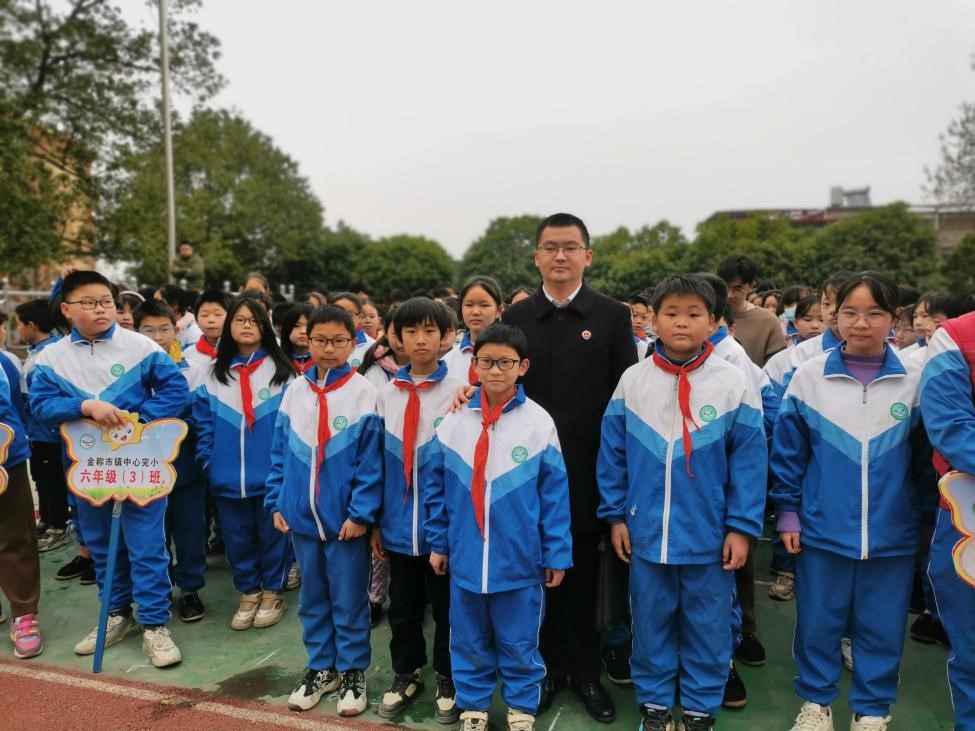 法治宣传进校园，普法护航助成长