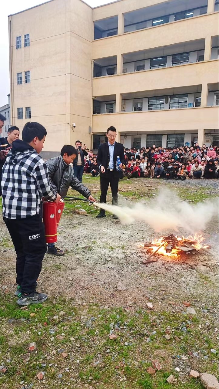 蔡桥乡中心完小开展消防应急演练及消防知识讲座