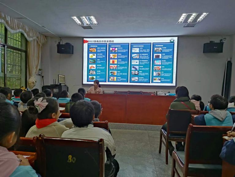 法制进校园 阳光护成长