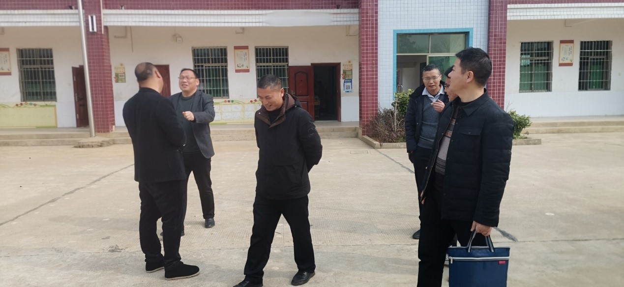 邵阳县谷洲镇中心学校领导赴郦家坪镇杉木桥中学、姚家铺小学考察学习劳动课程基地建设