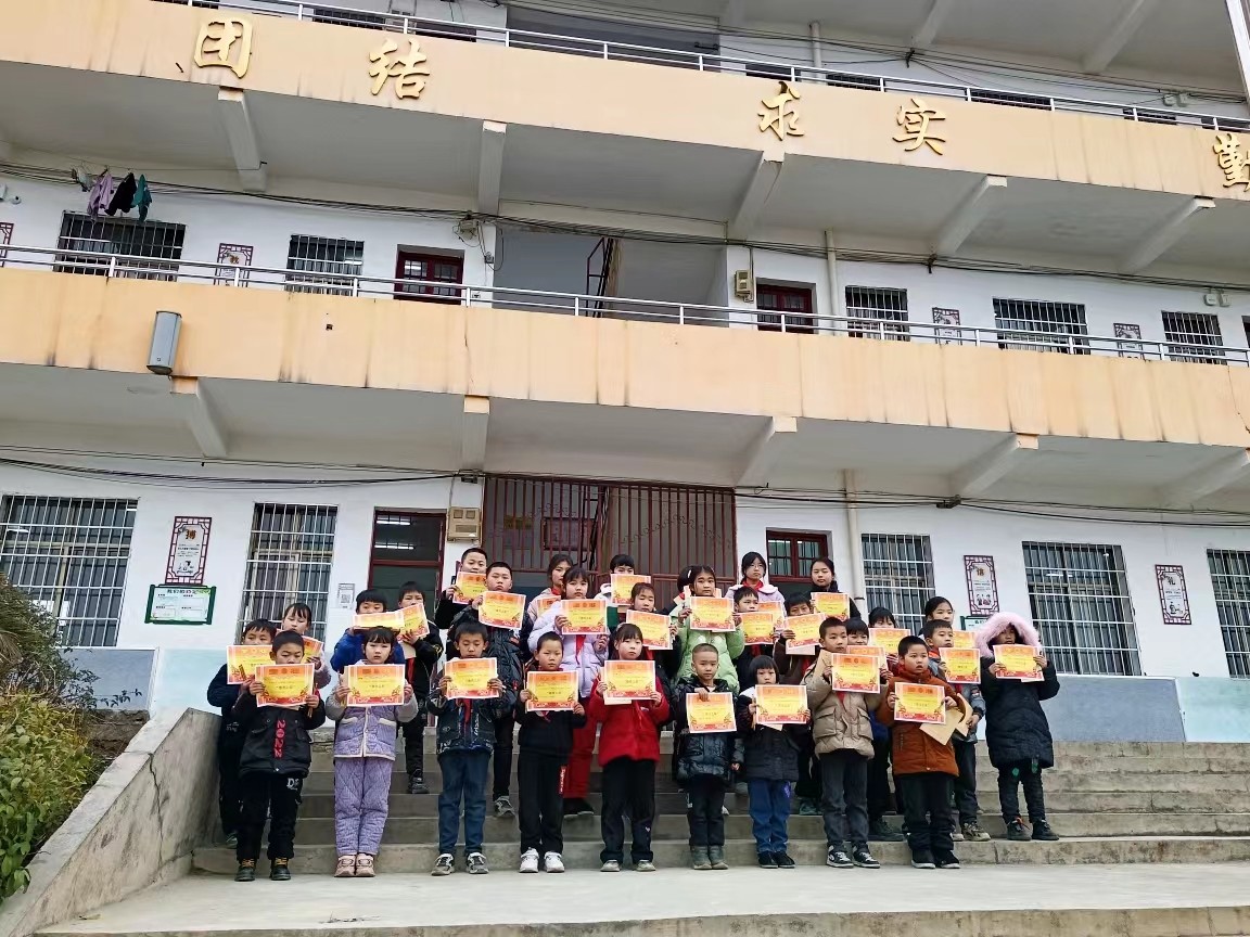 “励志成就梦想，少年扬帆起航”