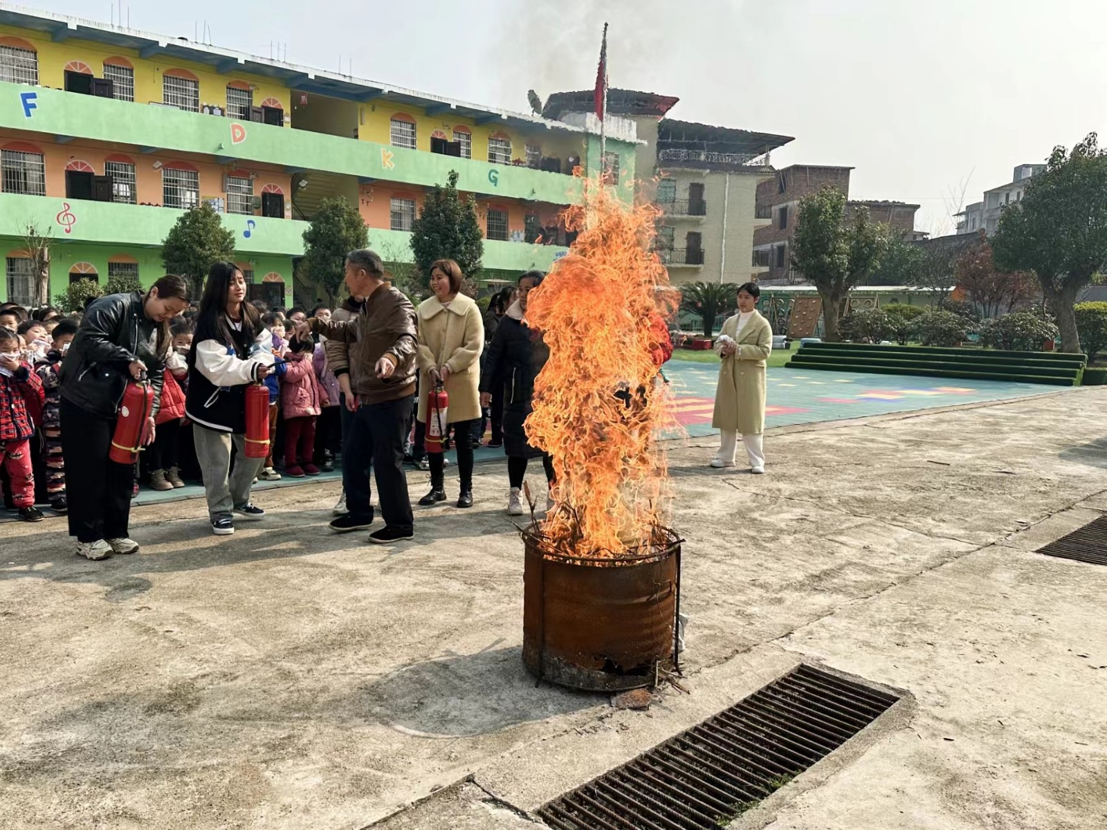 平安校园在我心，安全行动手中行