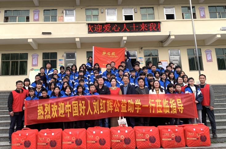 梦之航委员工作室举行“汇聚爱心，传送温暖”公益助学活动