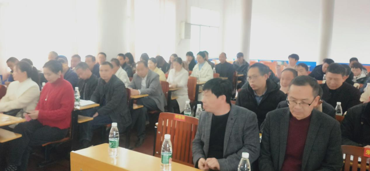 守底线 保平安  提高综合素质谋发展