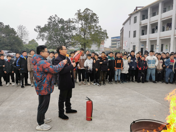 消防演练不放松，筑牢安全防火墙