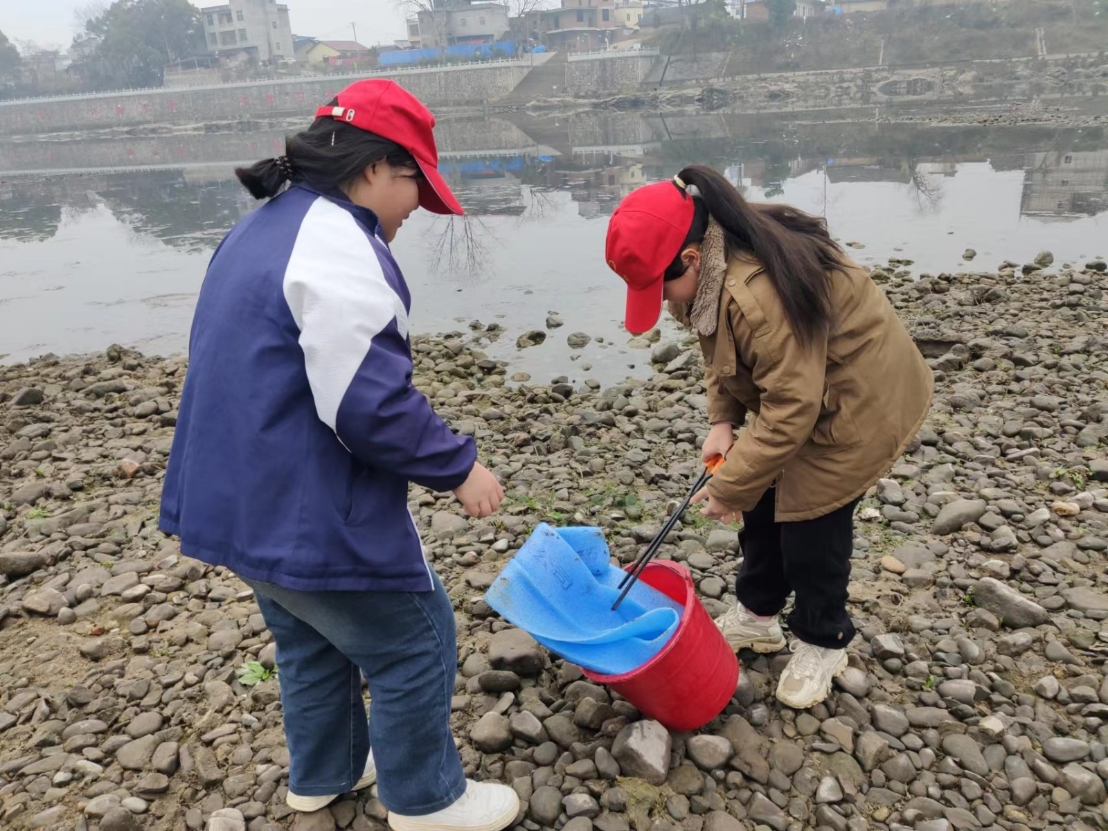 弘扬雷锋精神  美化家乡环境