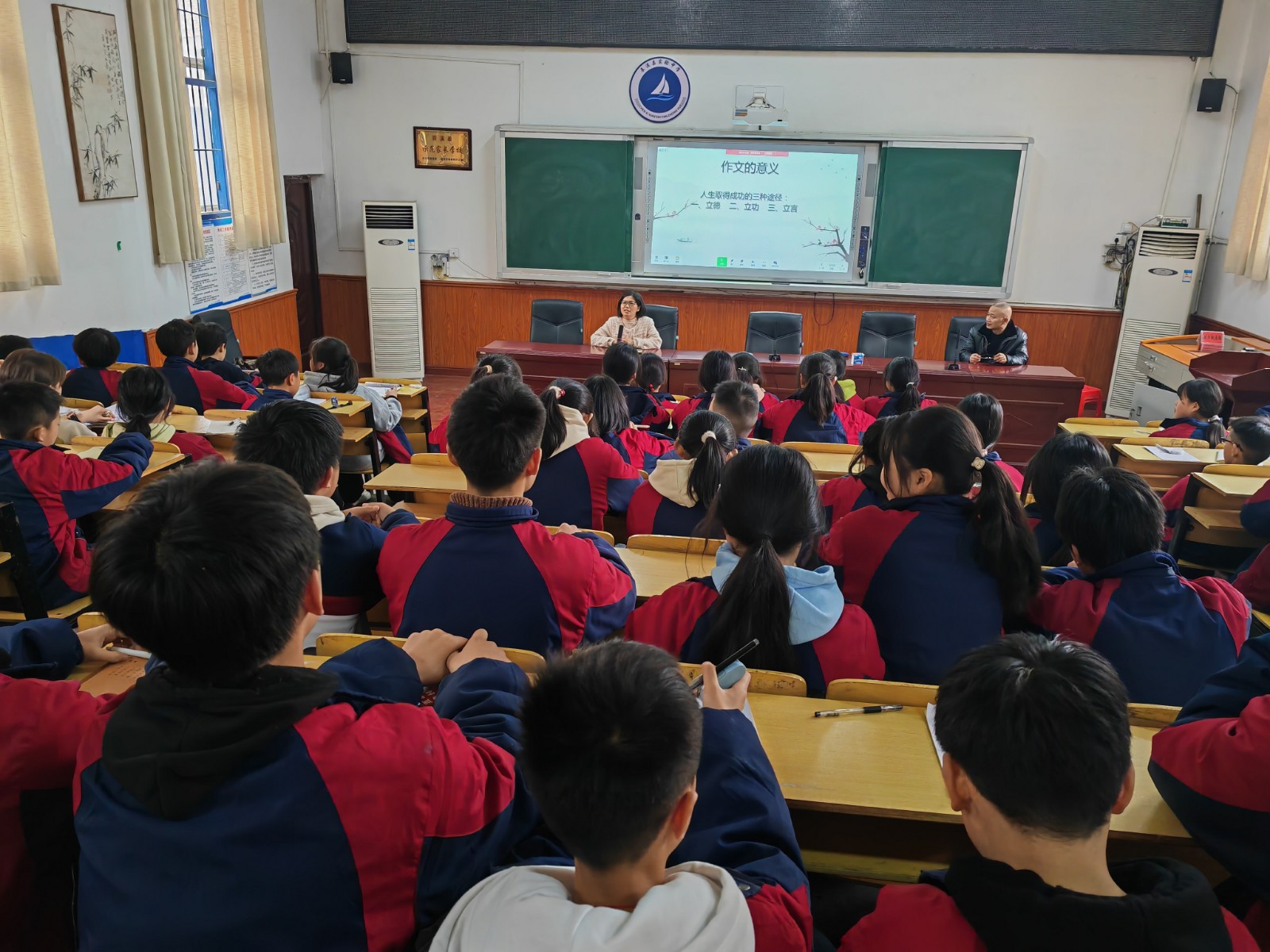 爱心浇灌向阳花