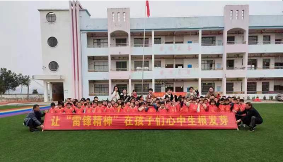 新宁县万塘乡白马田幼儿园举行“雷锋学习月”启动仪式