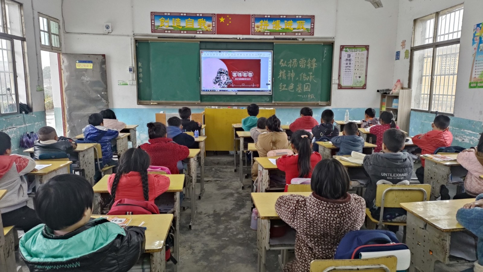 弘扬雷锋精神，传承红色基因