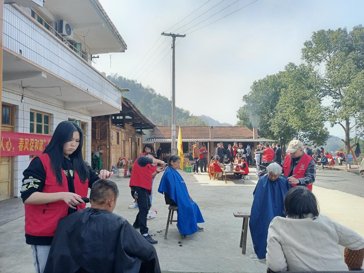 3.5学雷锋志愿服务系列活动