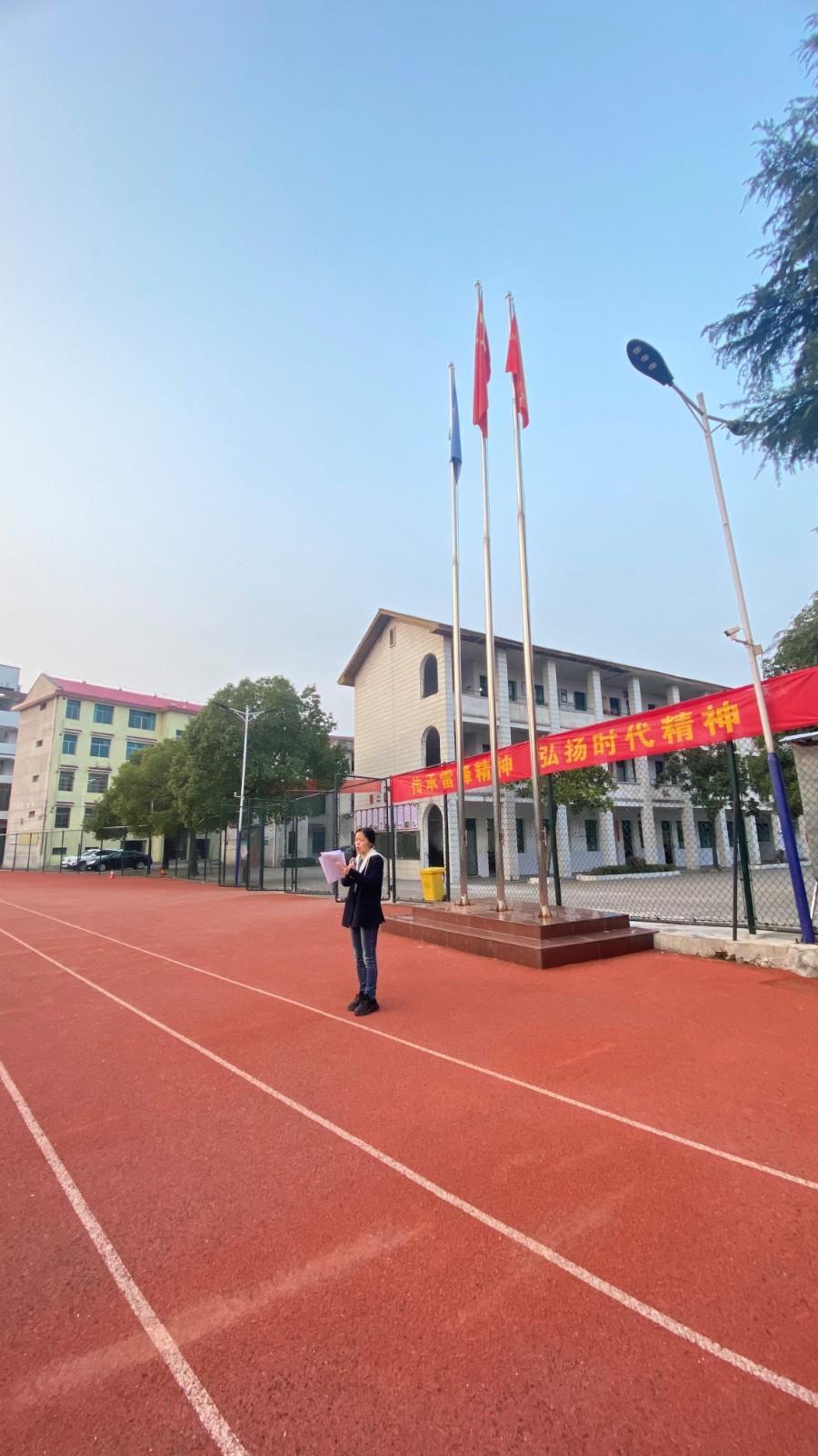 “传承雷锋精神，弘扬时代新风”