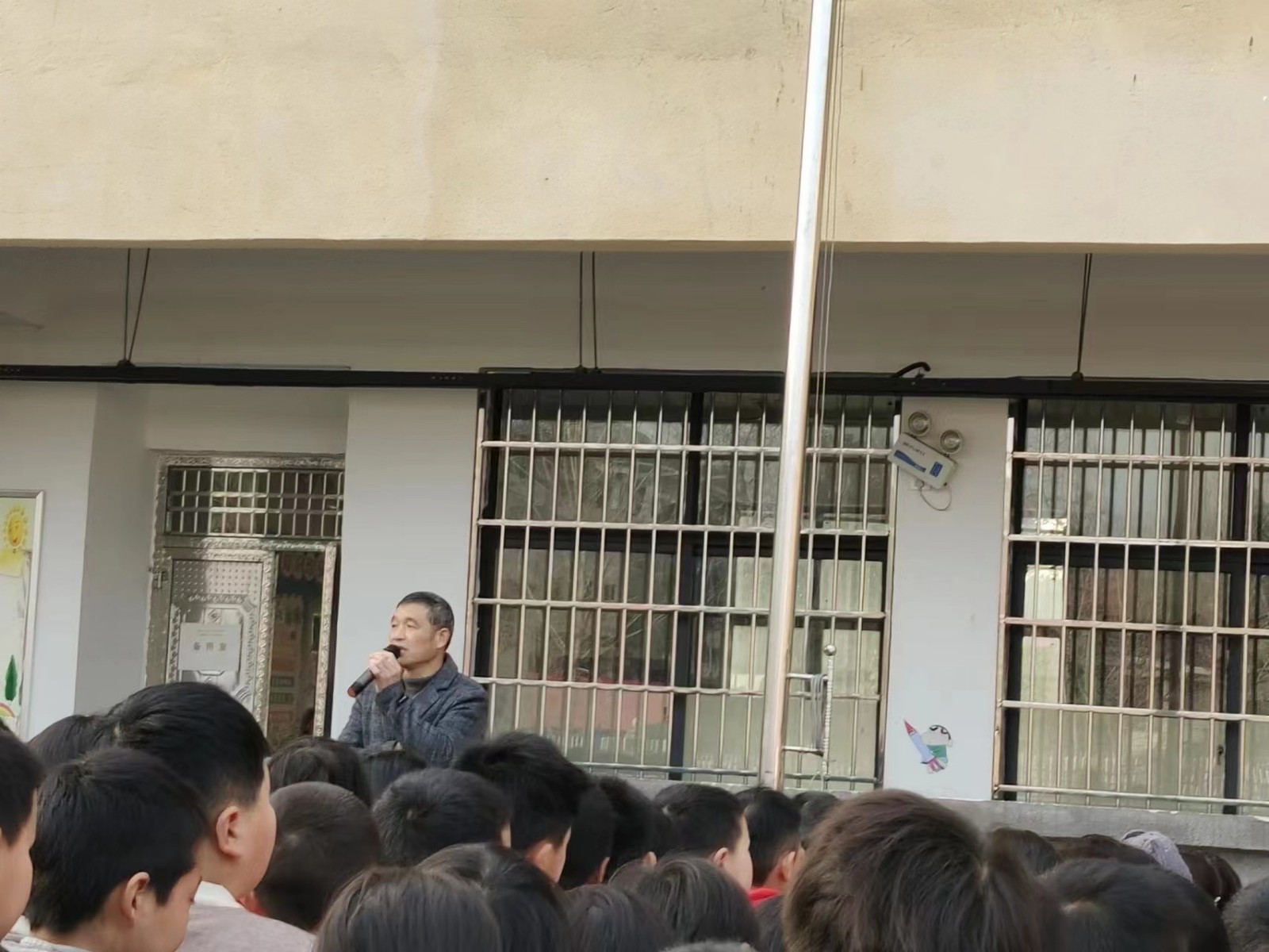 弘扬雷锋精神，争做追“锋”人