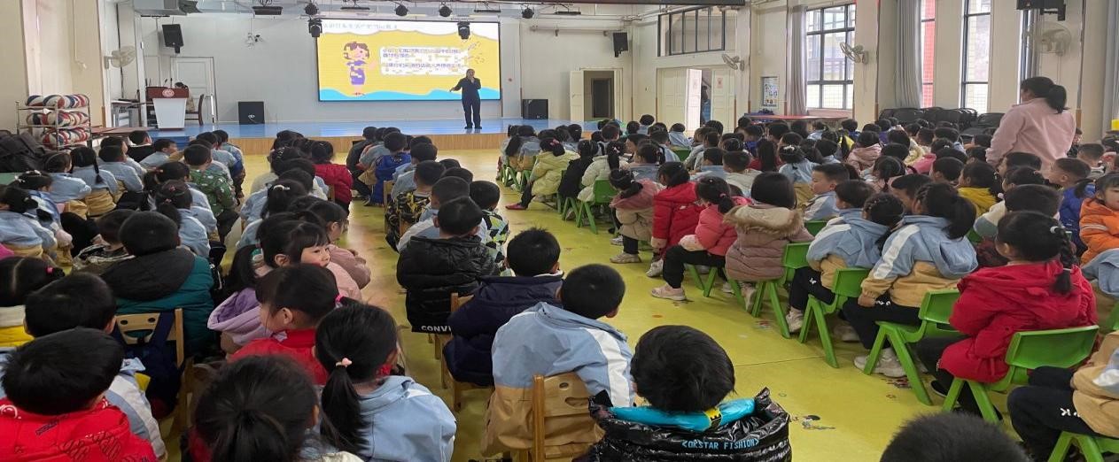 新宁县幼儿园开展消防安全培训和疏散演练活动