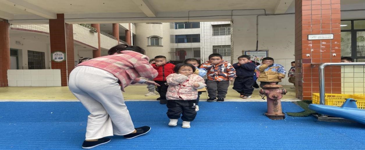 新宁县幼儿园开展消防安全培训和疏散演练活动