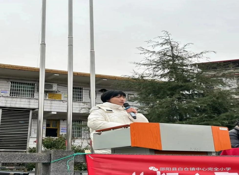 “利剑护蕾 守护花朵健康成长”