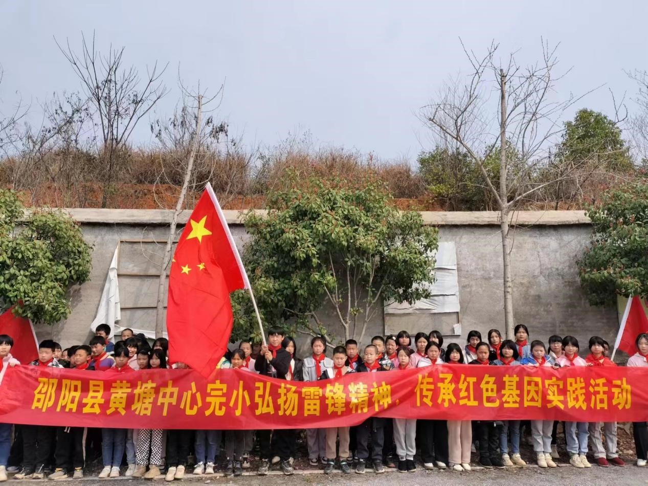 雷锋精神天下颂，龙的传人齐行动